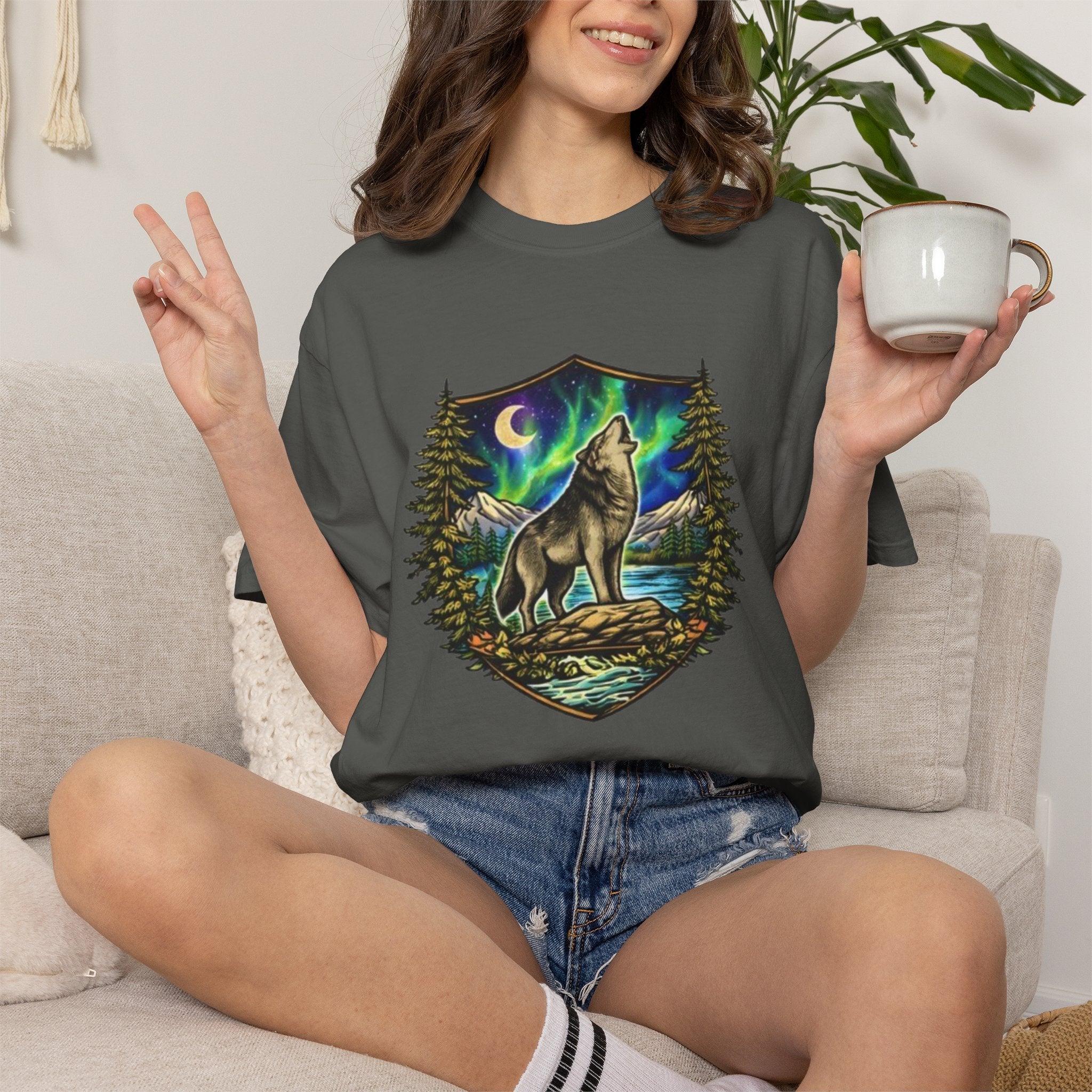 Wolf Howl T-Shirt | Northern Lights Outdoor Graphic Tee
