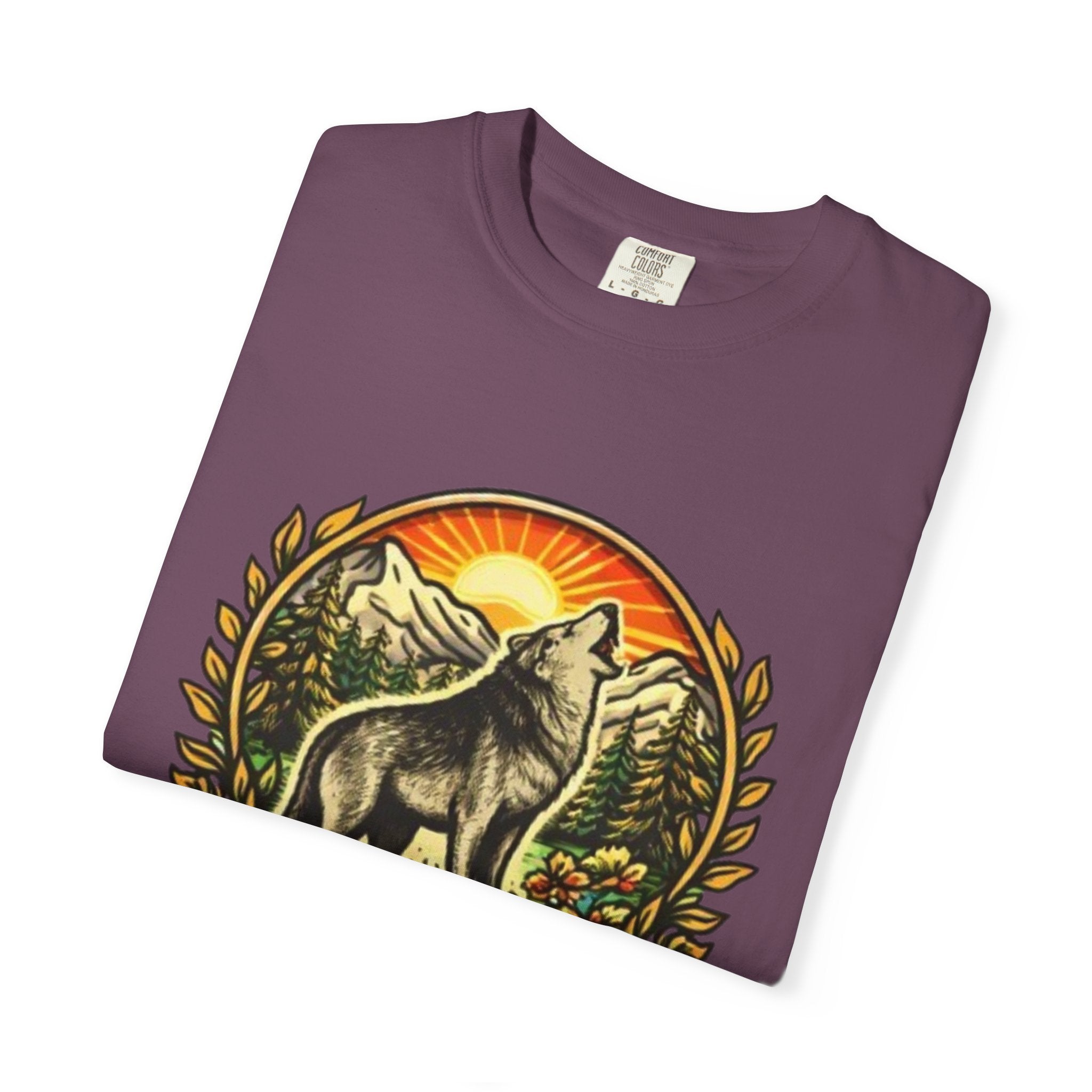 Wolf Howl Mountain T-Shirt | Vintage Nature Graphic Tee