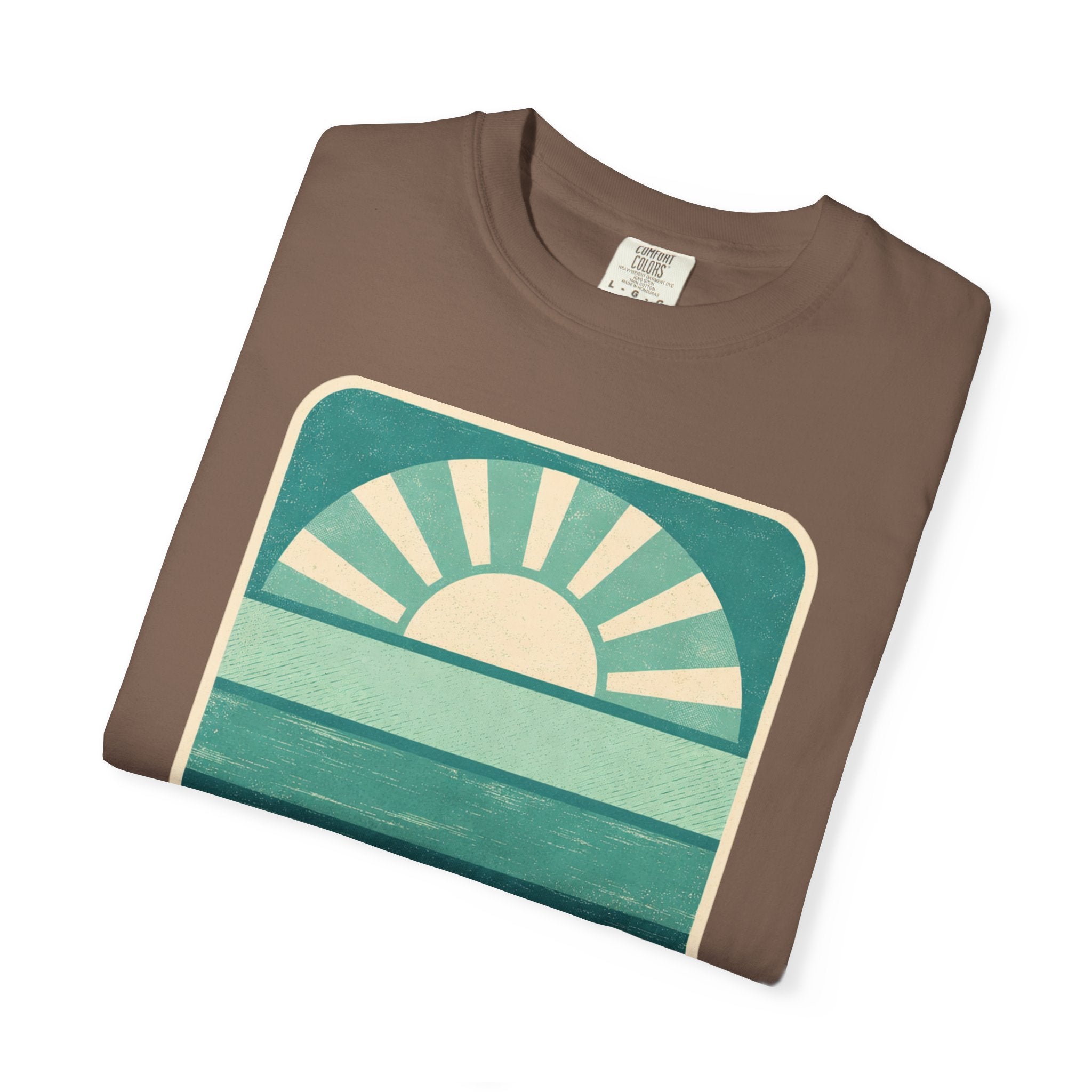 Retro Sunrise Graphic T-Shirt | Vintage Ocean Waves Tee