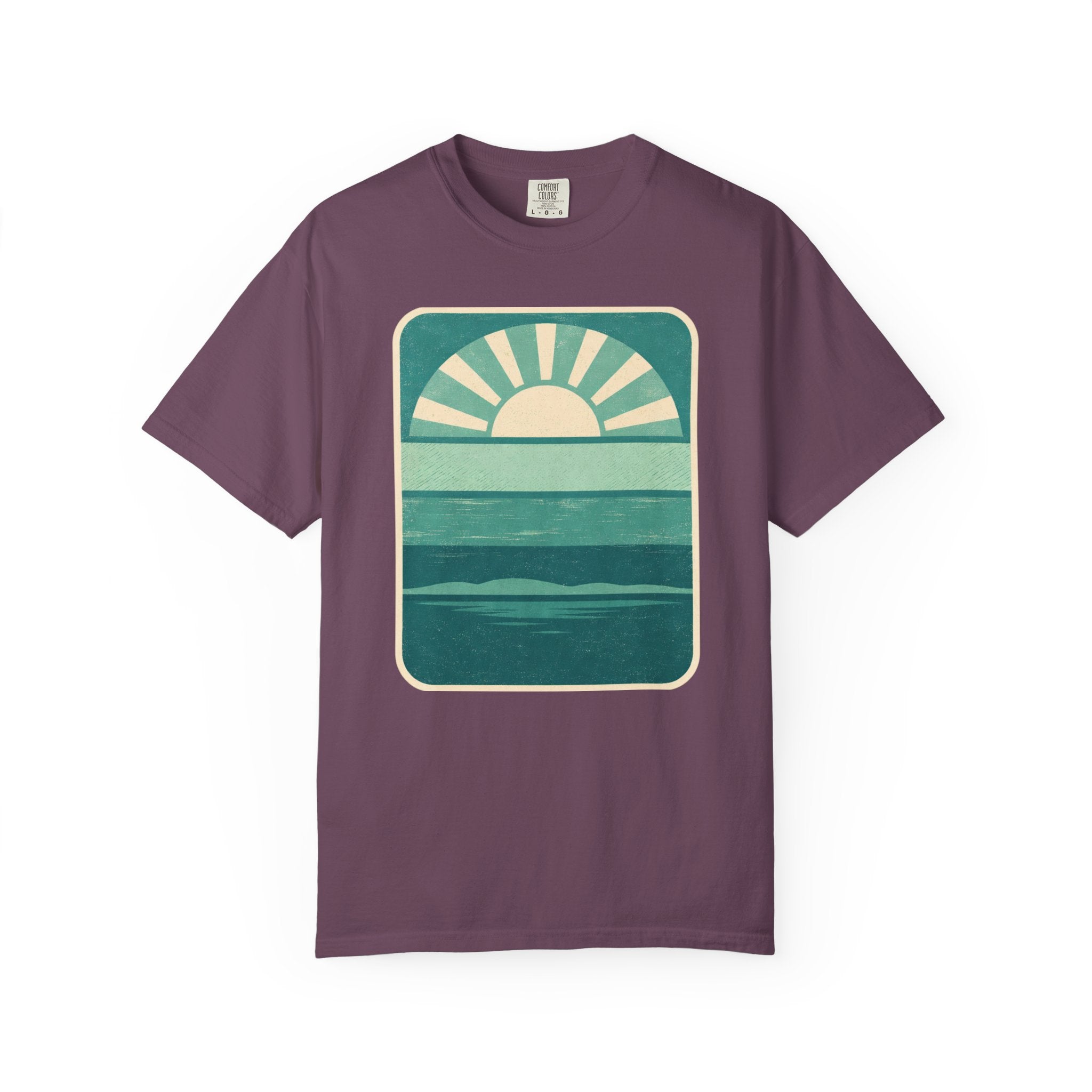 Retro Sunrise Graphic T-Shirt | Vintage Ocean Waves Tee