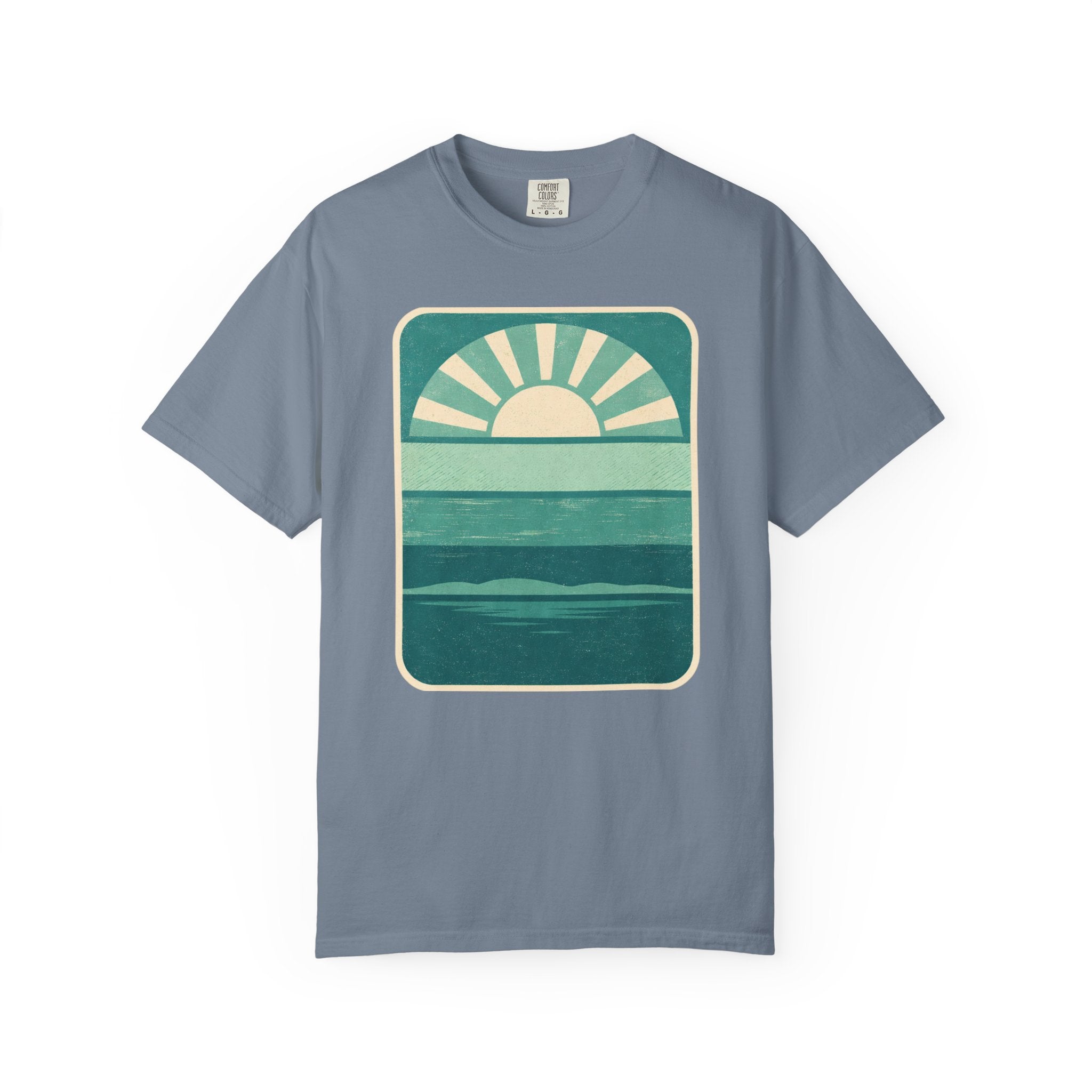 Retro Sunrise Graphic T-Shirt | Vintage Ocean Waves Tee