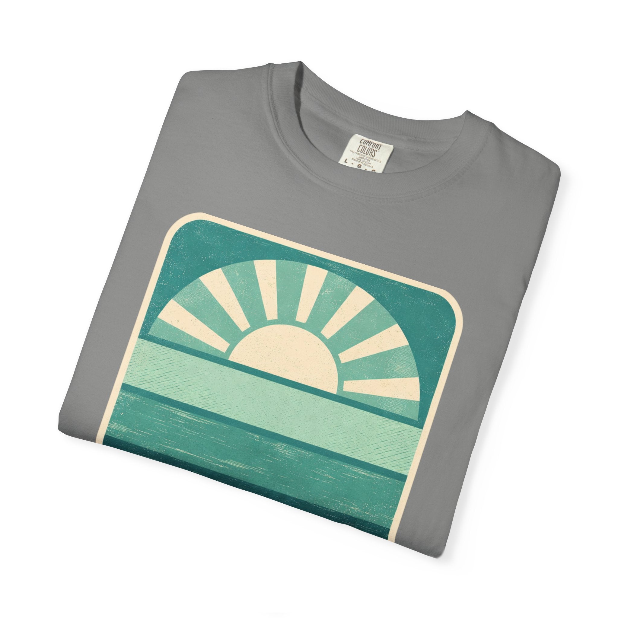 Retro Sunrise Graphic T-Shirt | Vintage Ocean Waves Tee