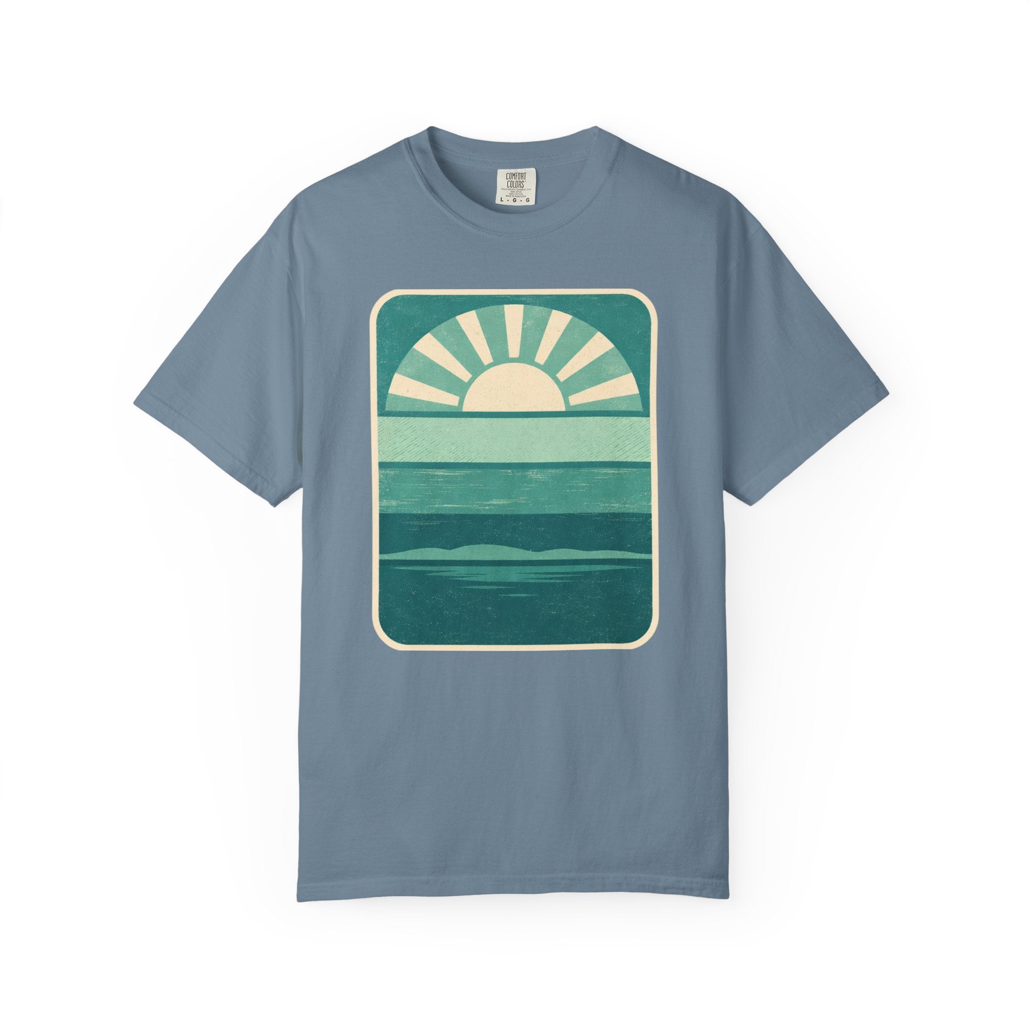 Retro Sunrise Graphic T-Shirt | Vintage Ocean Waves Tee