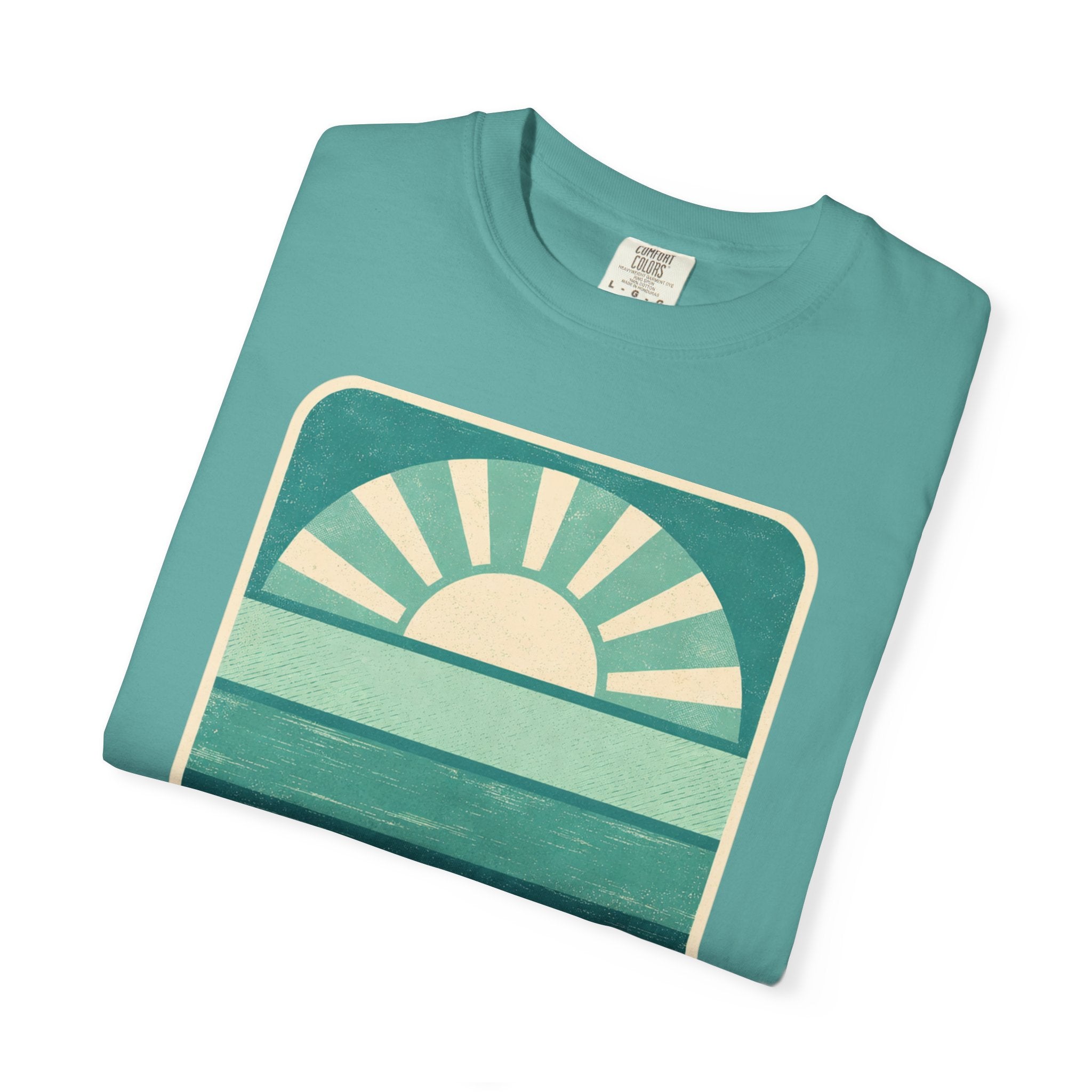 Retro Sunrise Graphic T-Shirt | Vintage Ocean Waves Tee