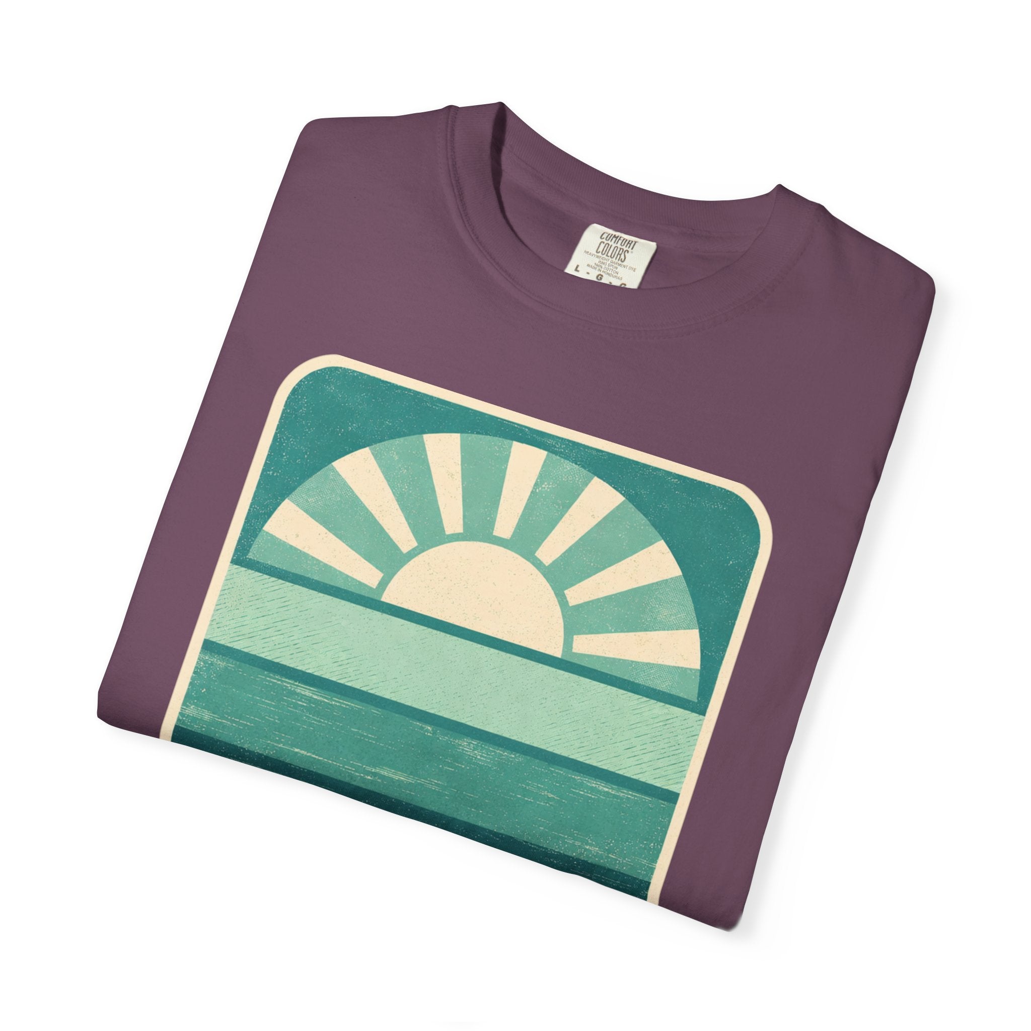Retro Sunrise Graphic T-Shirt | Vintage Ocean Waves Tee