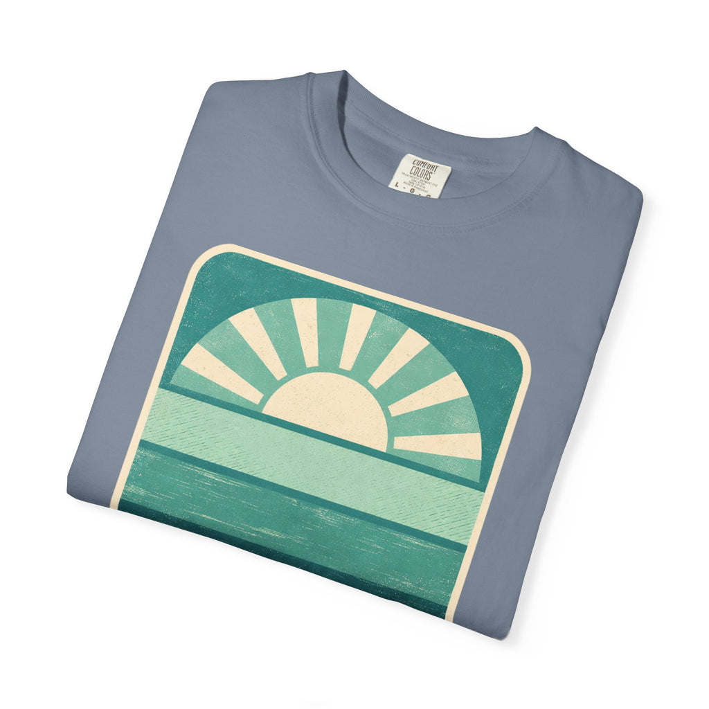Retro Sunrise Graphic T-Shirt | Vintage Ocean Waves Tee