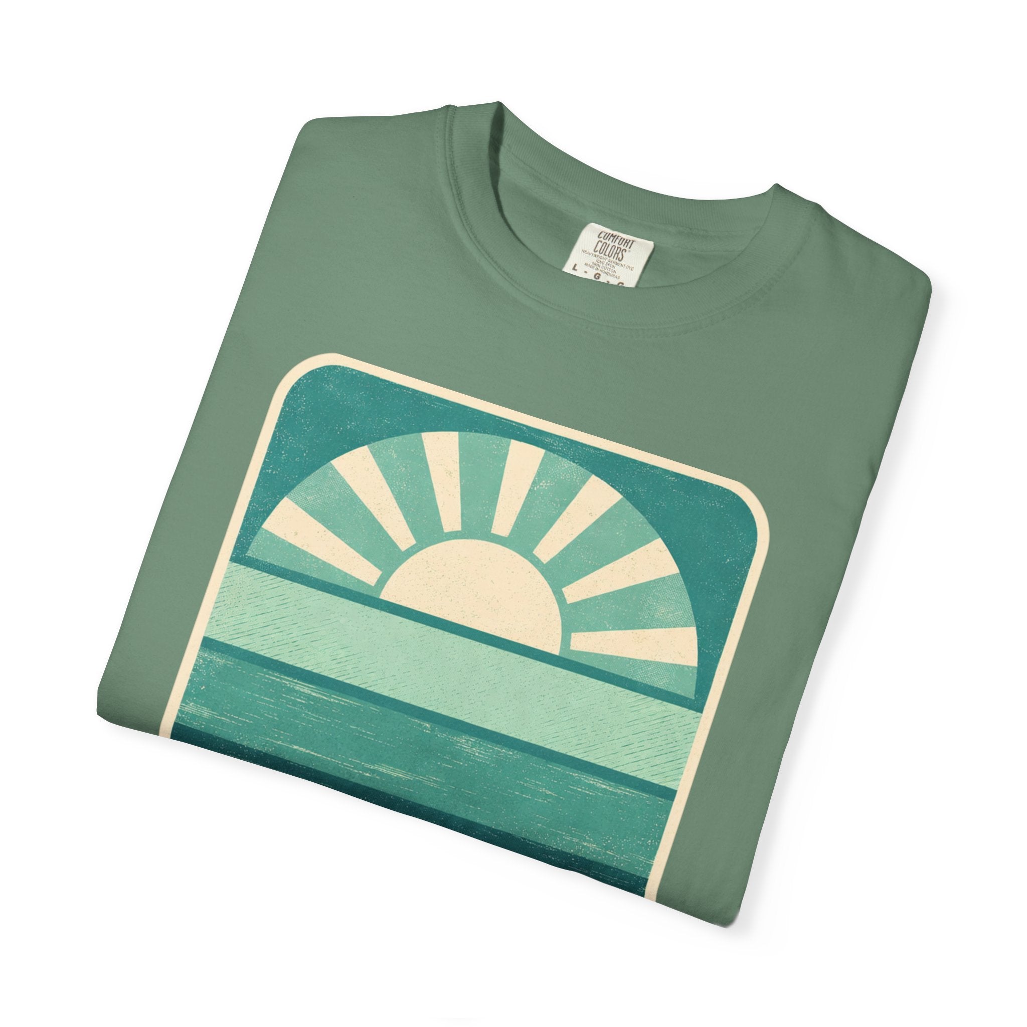 Retro Sunrise Graphic T-Shirt | Vintage Ocean Waves Tee