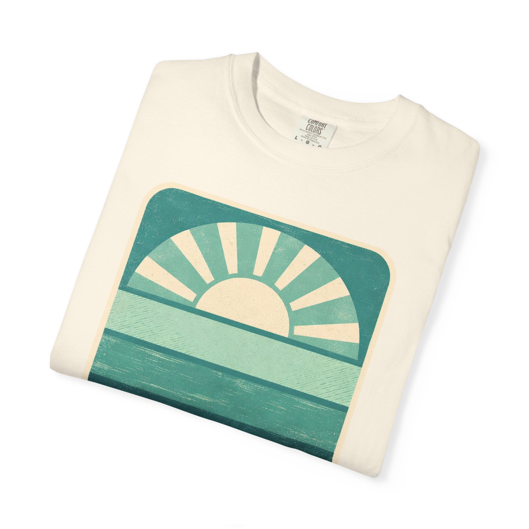 Retro Sunrise Graphic T-Shirt | Vintage Ocean Waves Tee
