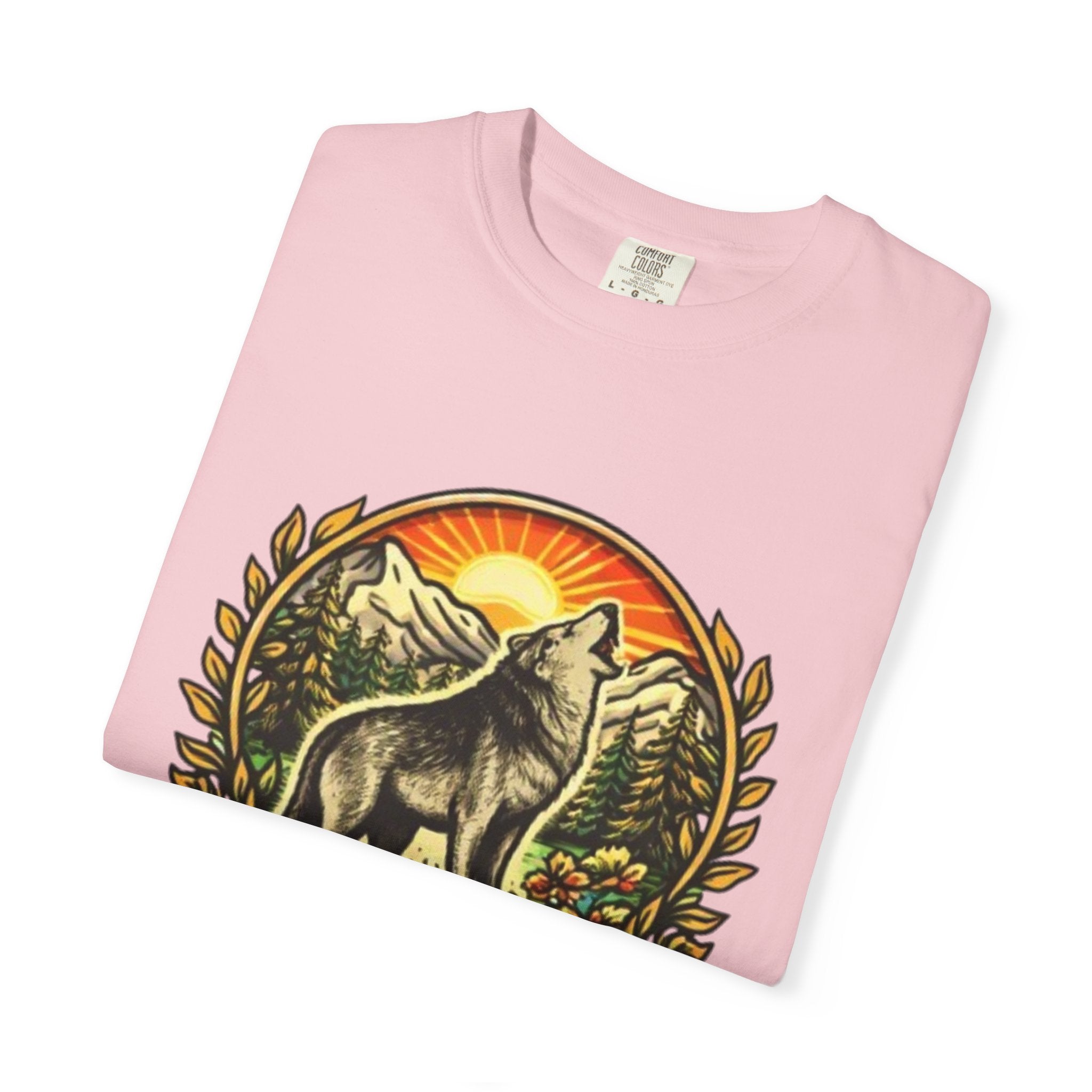 Wolf Howl Mountain T-Shirt | Vintage Nature Graphic Tee