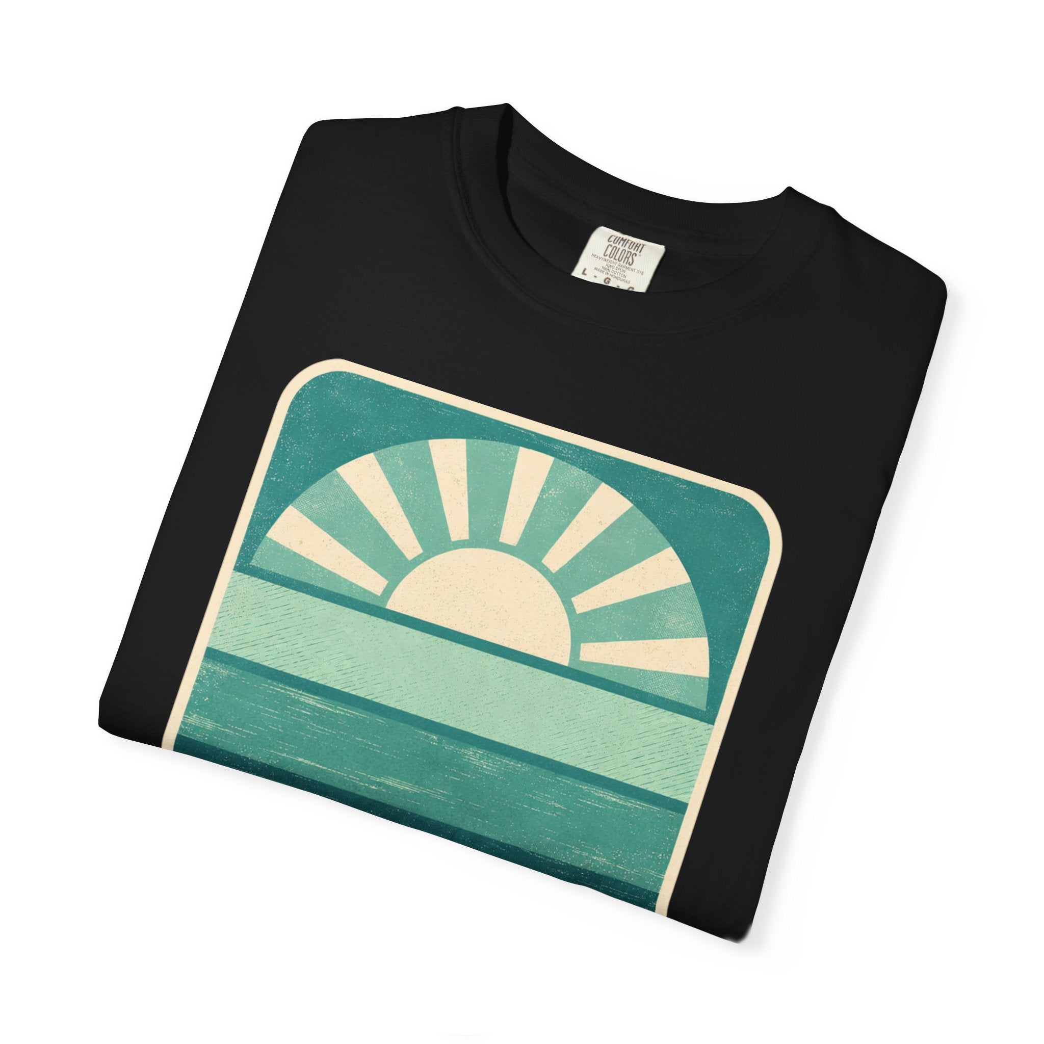 Retro Sunrise Graphic T-Shirt | Vintage Ocean Waves Tee