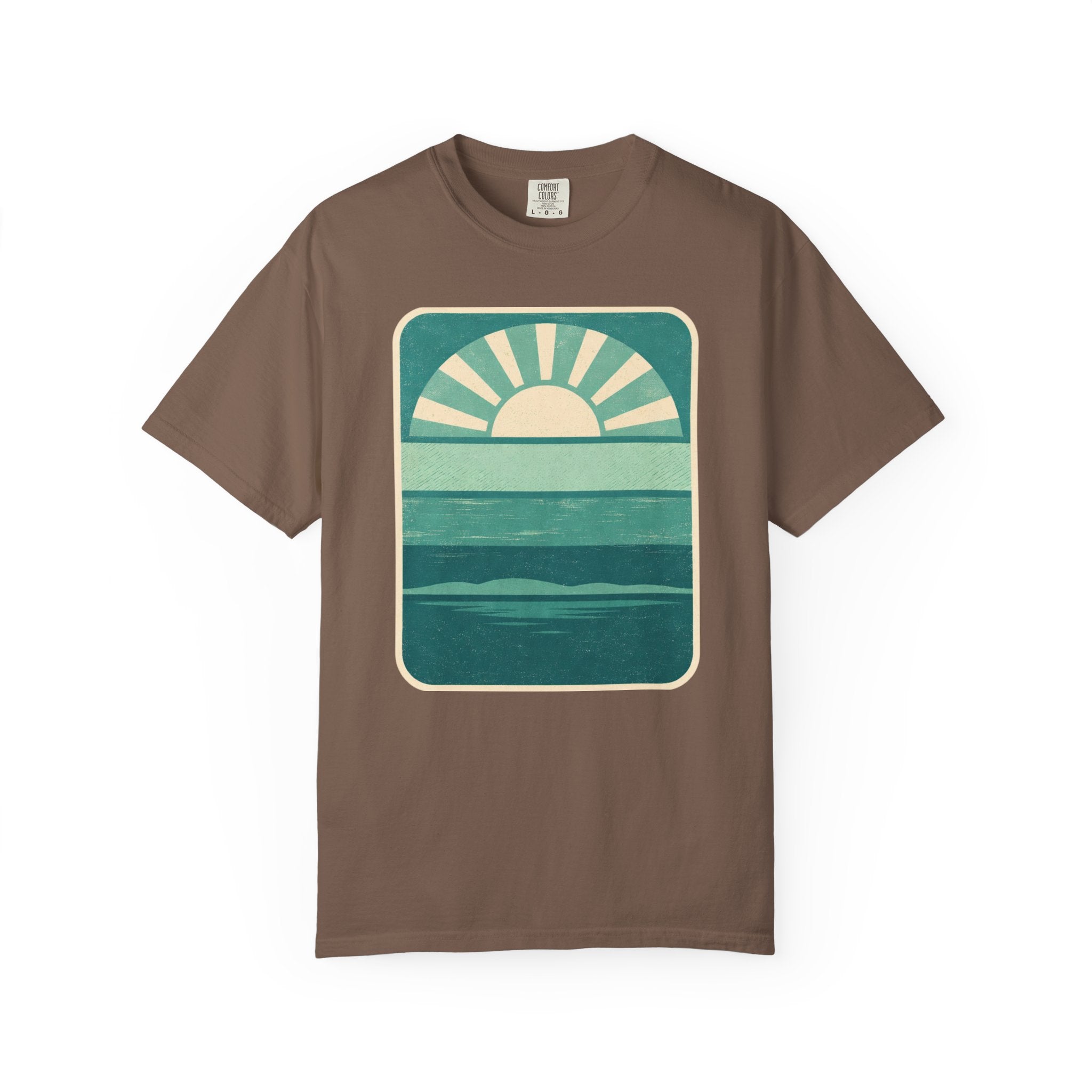 Retro Sunrise Graphic T-Shirt | Vintage Ocean Waves Tee