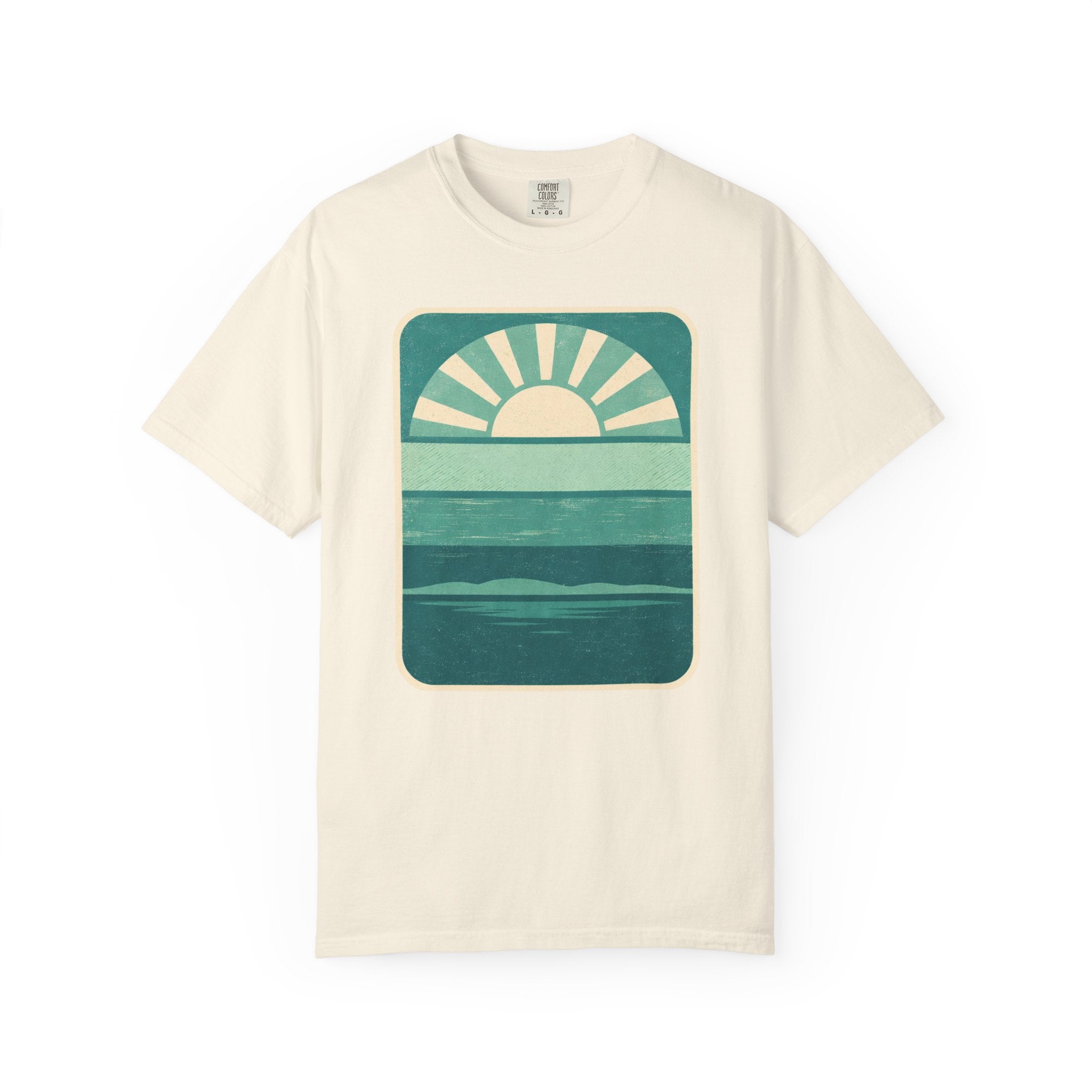 Retro Sunrise Graphic T-Shirt | Vintage Ocean Waves Tee