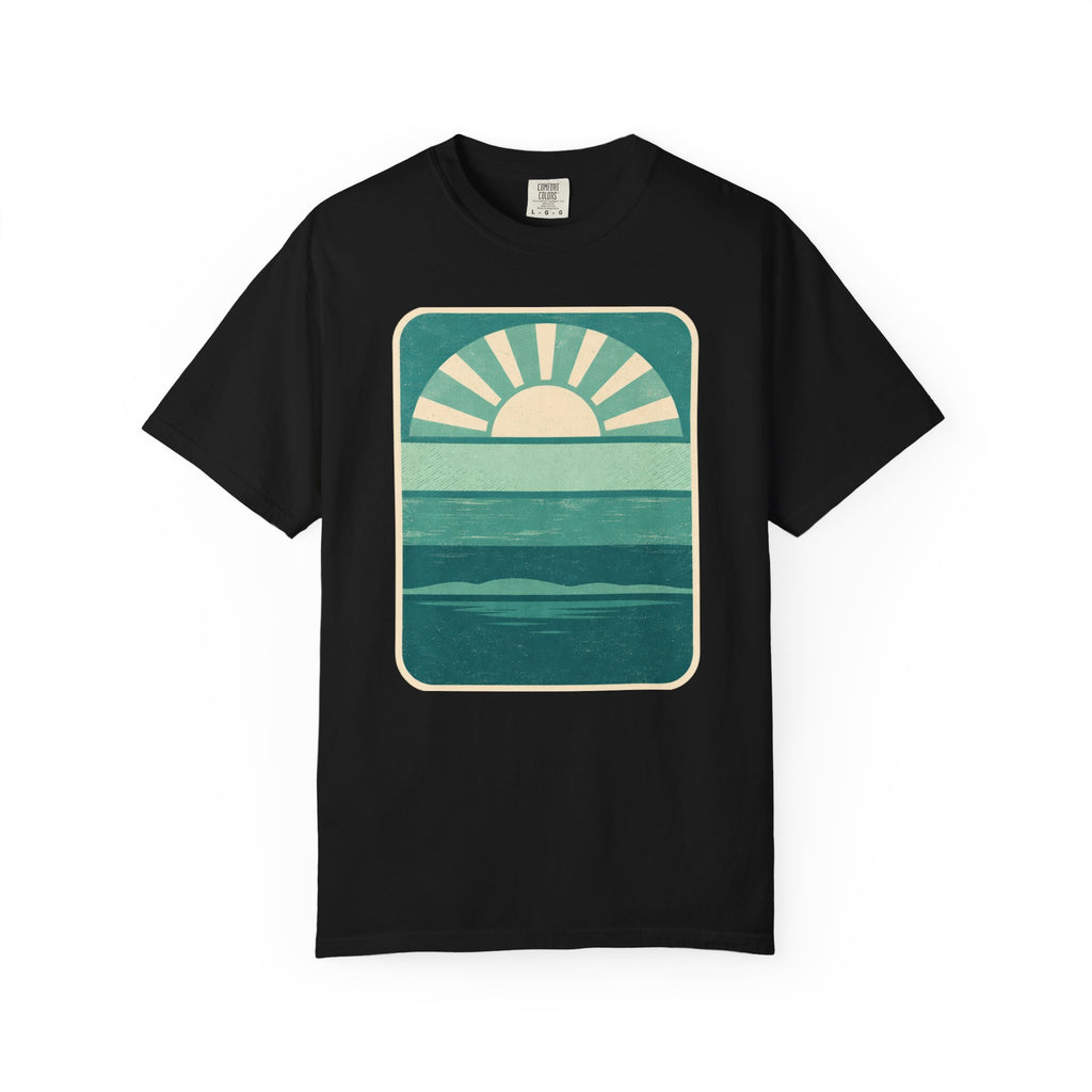 Retro Sunrise Graphic T-Shirt | Vintage Ocean Waves Tee