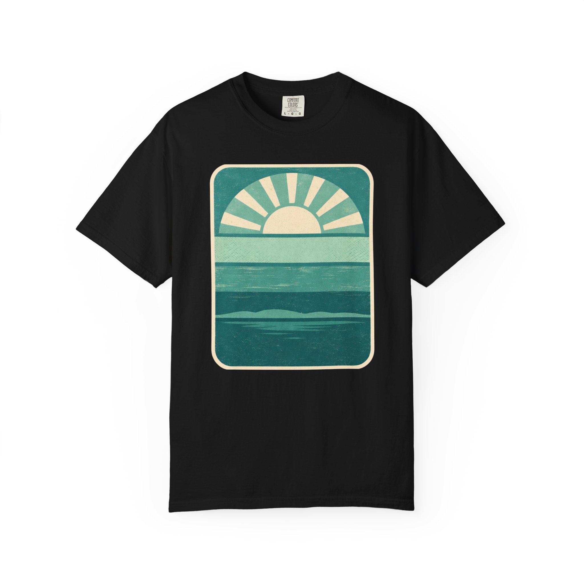 Retro Sunrise Graphic T-Shirt | Vintage Ocean Waves Tee
