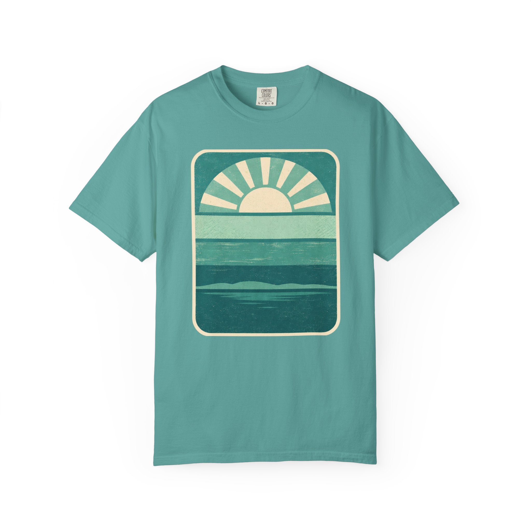 Retro Sunrise Graphic T-Shirt | Vintage Ocean Waves Tee