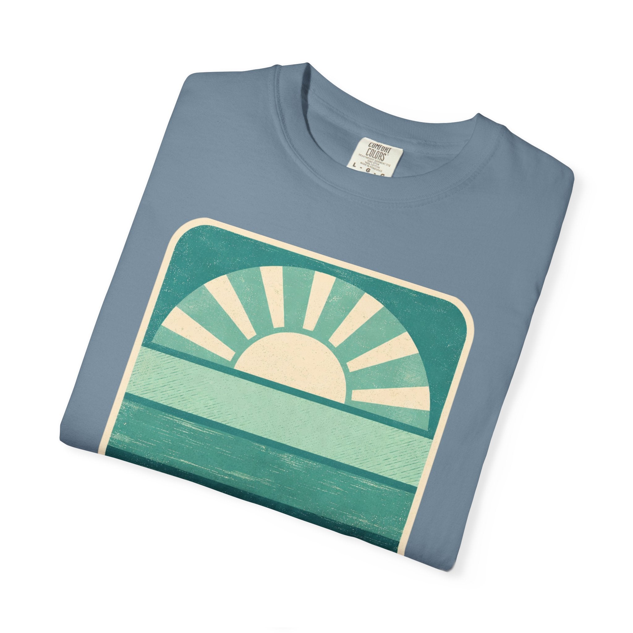 Retro Sunrise Graphic T-Shirt | Vintage Ocean Waves Tee