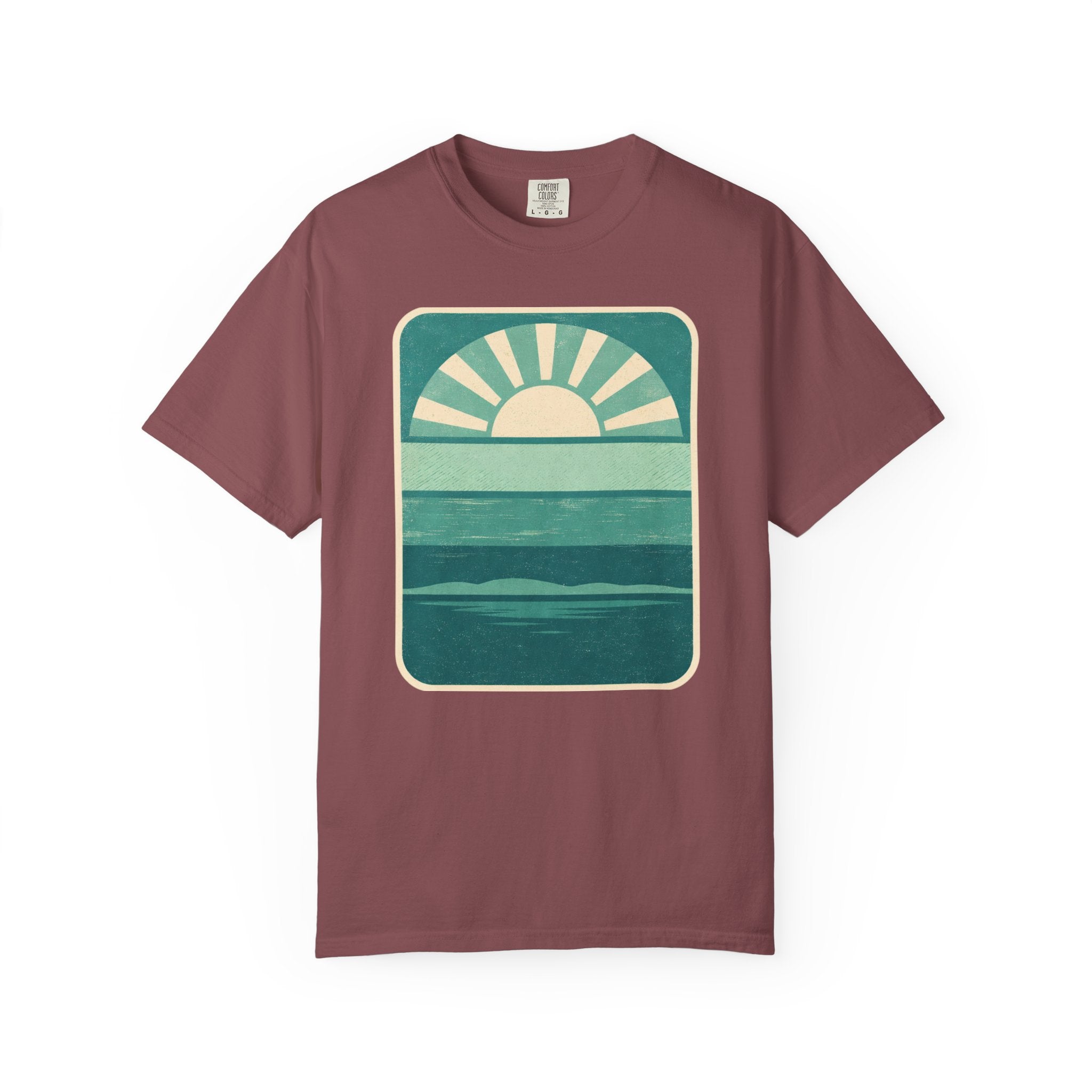 Retro Sunrise Graphic T-Shirt | Vintage Ocean Waves Tee