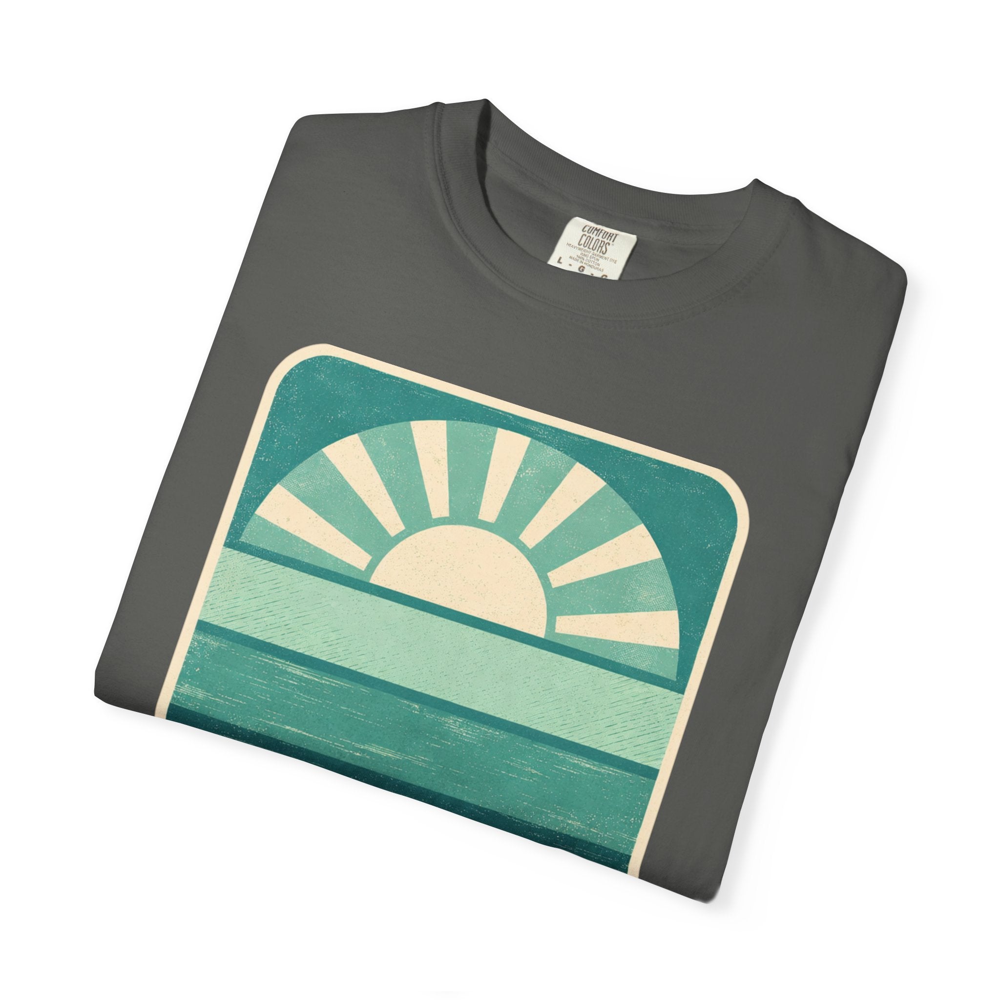 Retro Sunrise Graphic T-Shirt | Vintage Ocean Waves Tee