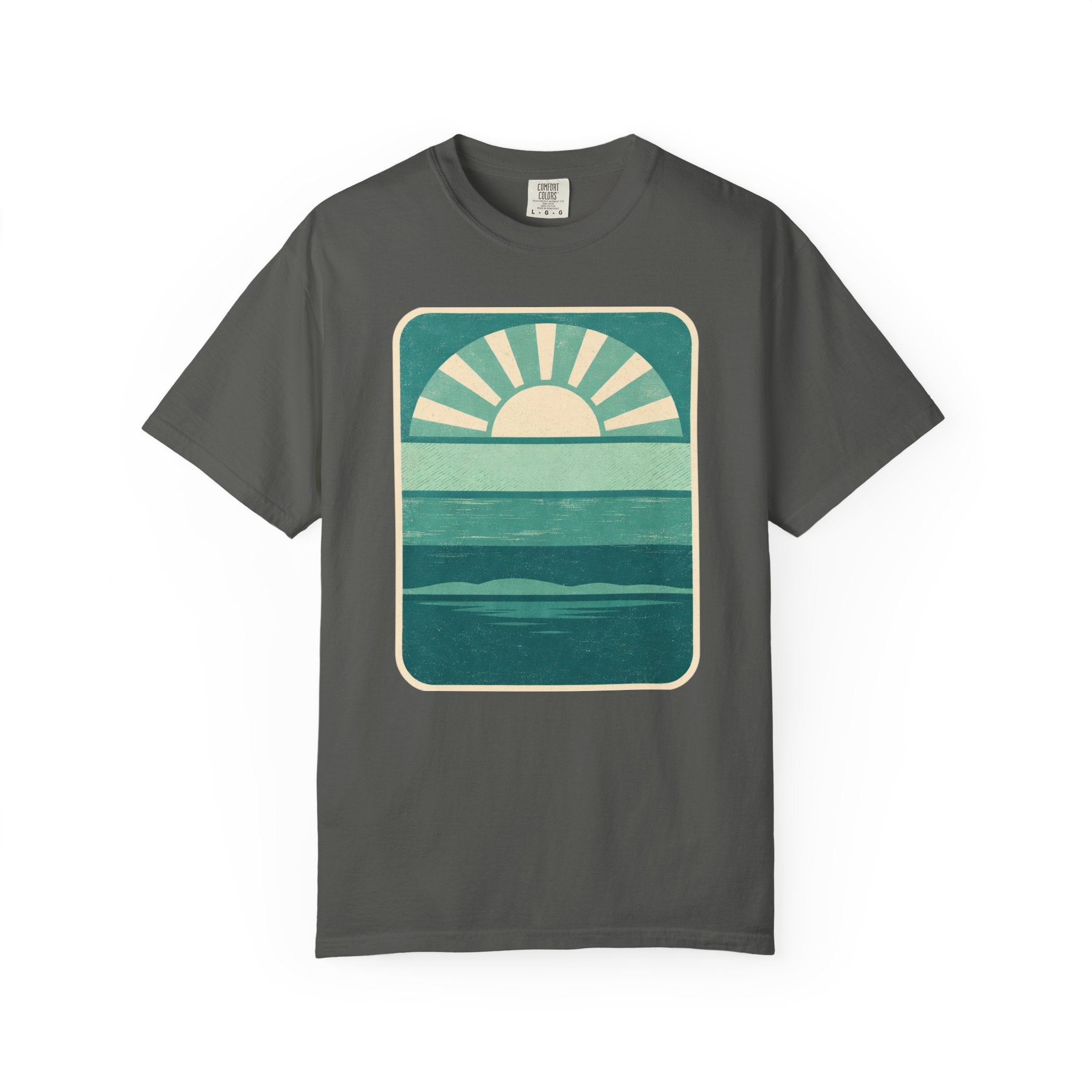 Retro Sunrise Graphic T-Shirt | Vintage Ocean Waves Tee