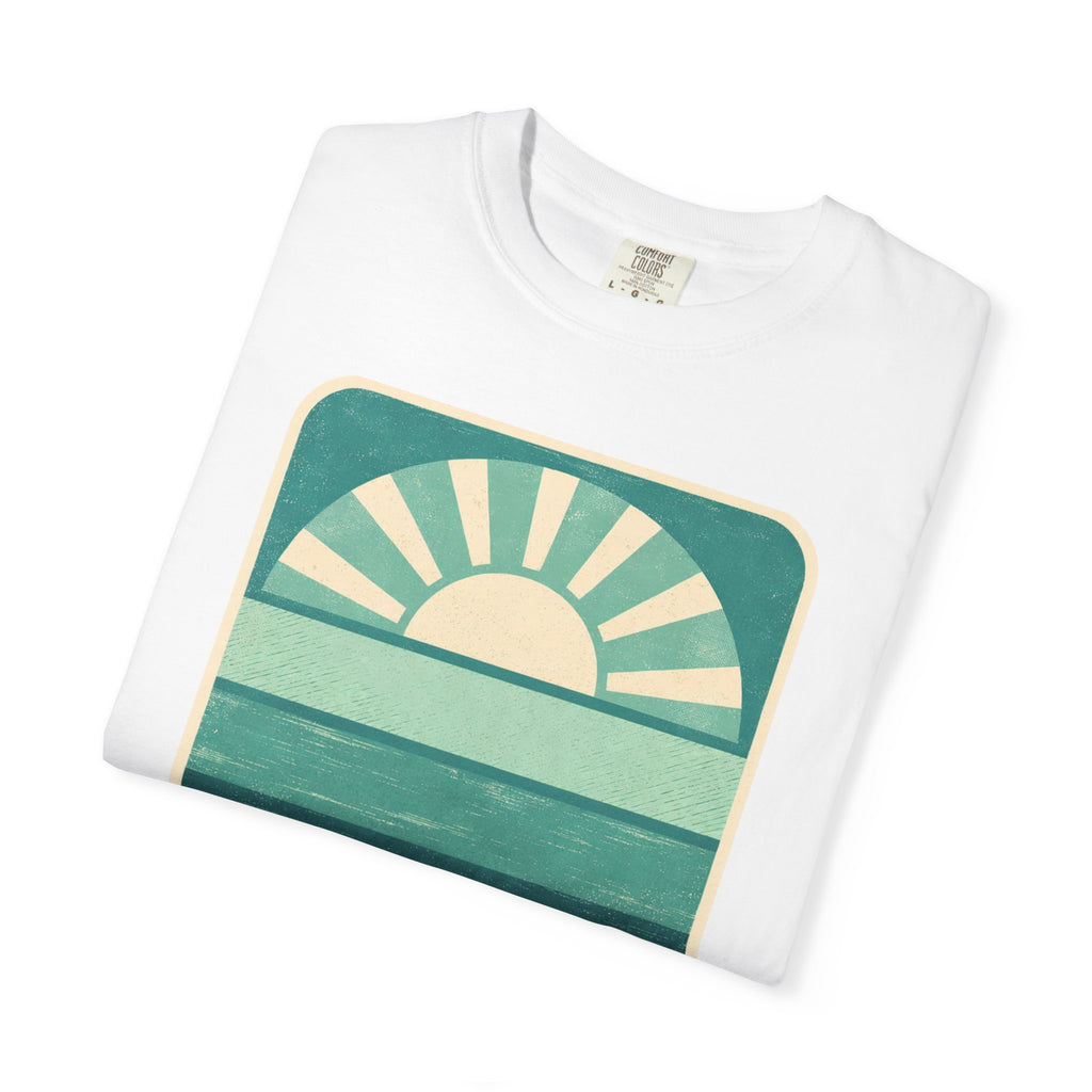 Retro Sunrise Graphic T-Shirt | Vintage Ocean Waves Tee