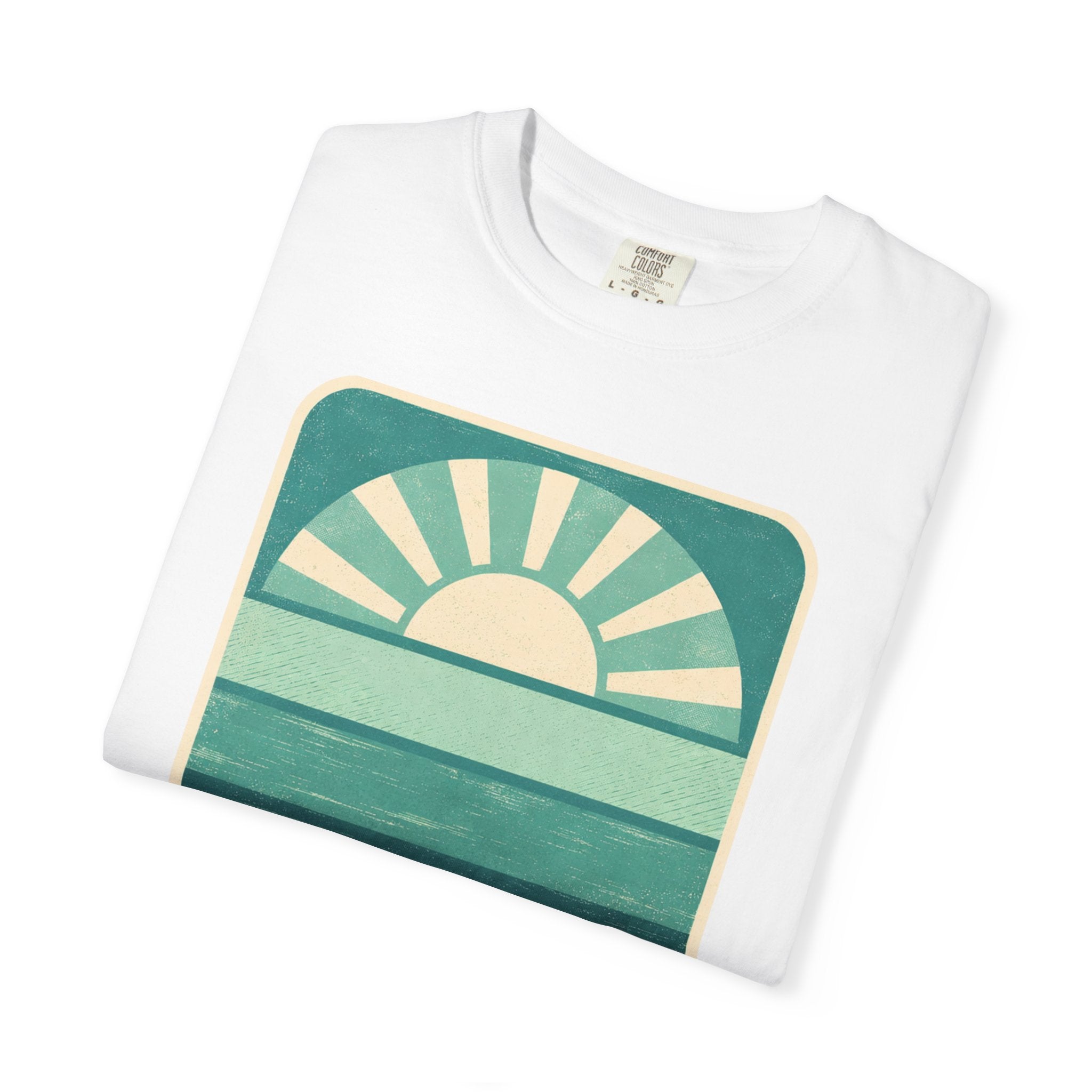 Retro Sunrise Graphic T-Shirt | Vintage Ocean Waves Tee