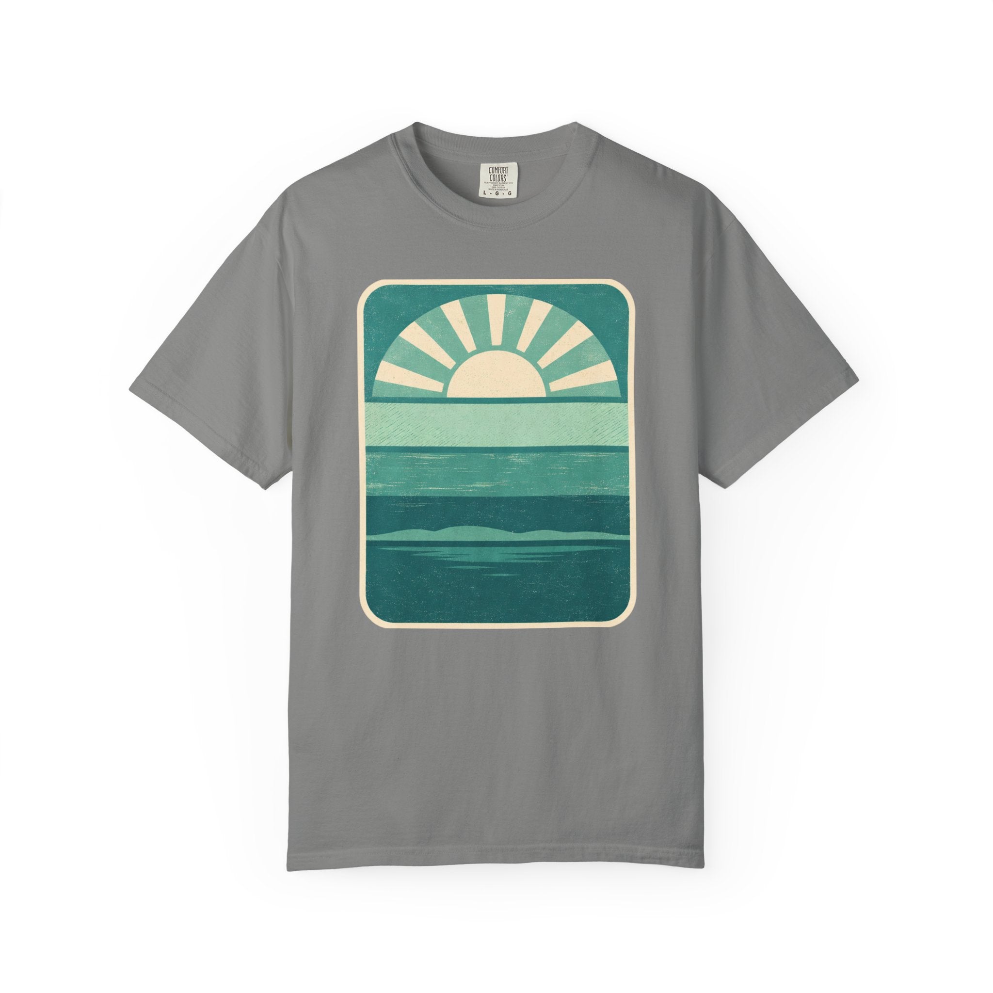 Retro Sunrise Graphic T-Shirt | Vintage Ocean Waves Tee