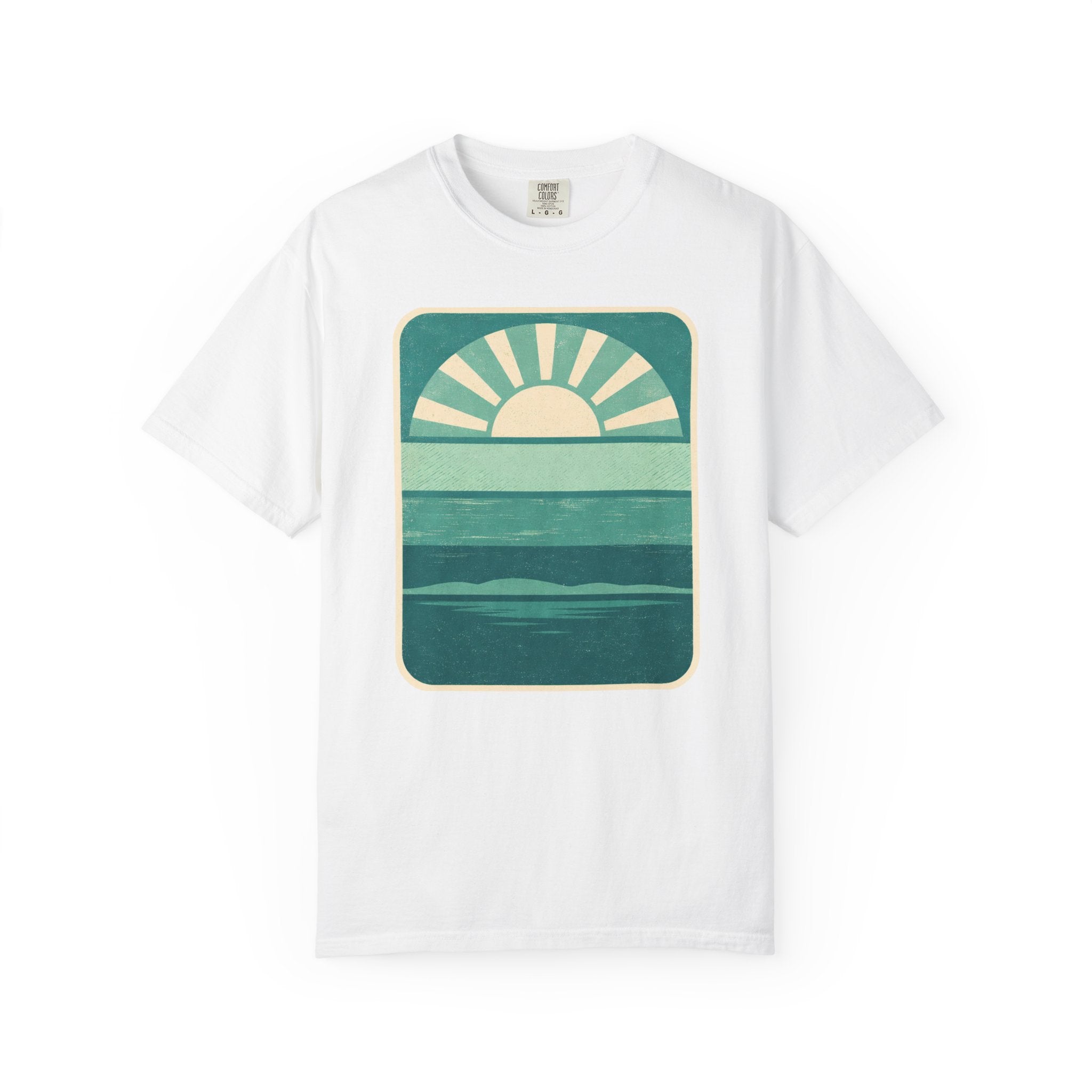 Retro Sunrise Graphic T-Shirt | Vintage Ocean Waves Tee