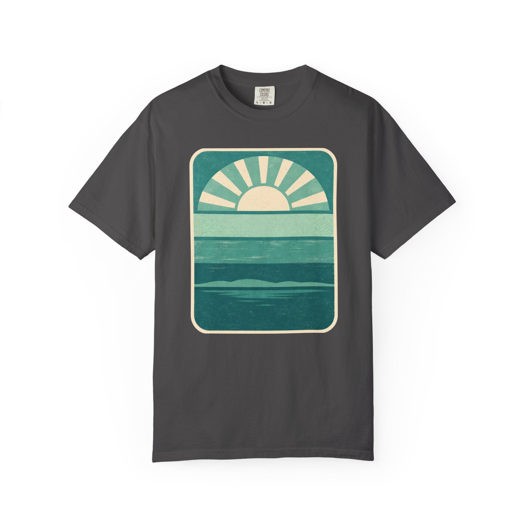 Retro Sunrise Graphic T-Shirt | Vintage Ocean Waves Tee