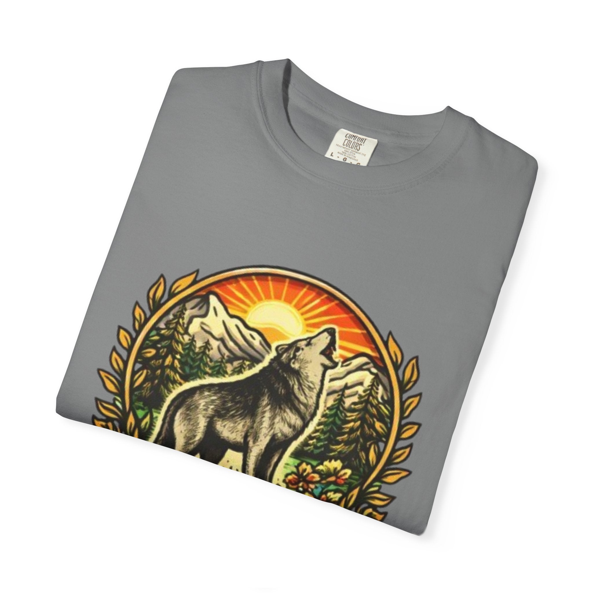 Wolf Howl Mountain T-Shirt | Vintage Nature Graphic Tee