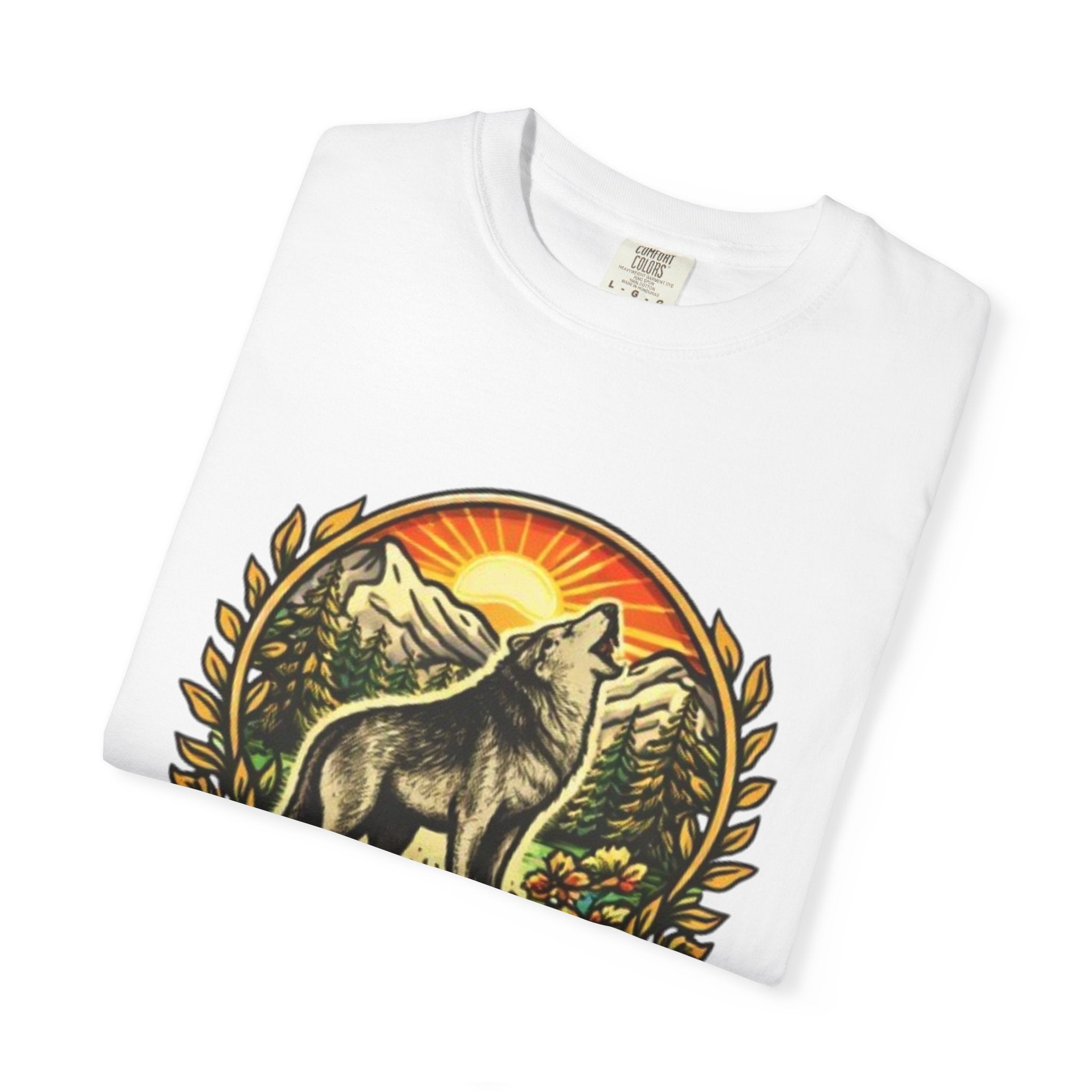 Wolf Howl Mountain T-Shirt | Vintage Nature Graphic Tee