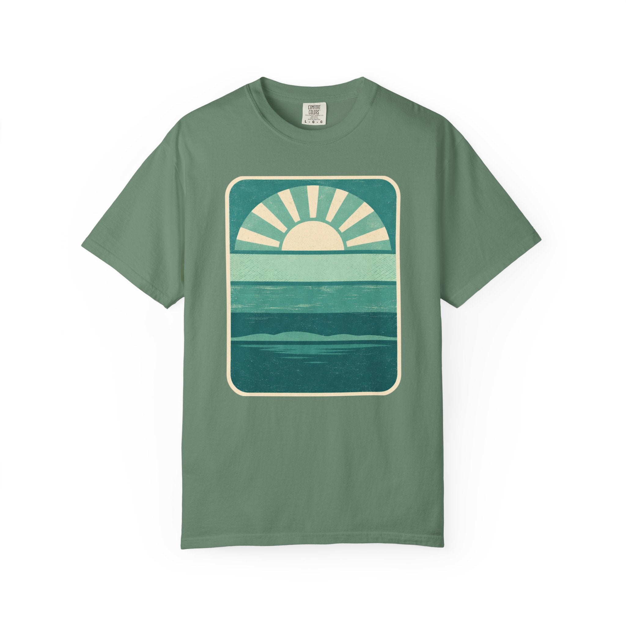 Retro Sunrise Graphic T-Shirt | Vintage Ocean Waves Tee